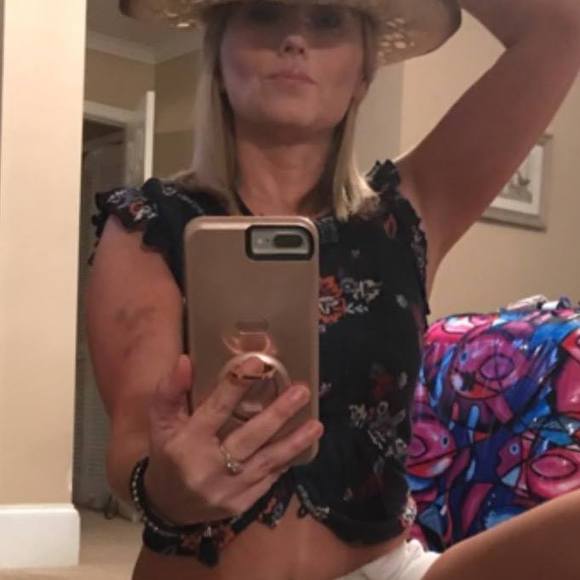 Meet your Posher, Cynthia - Picture 1 of 1